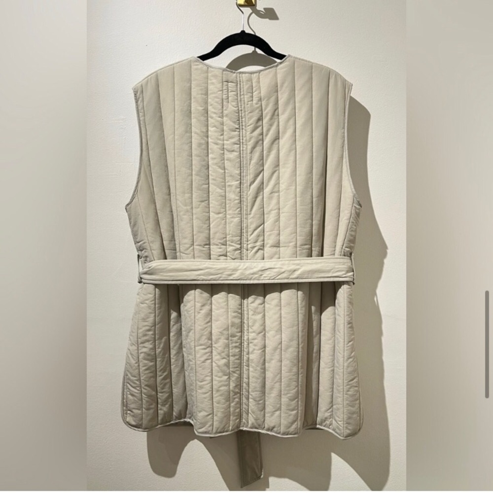 H&M • Oversized Cream Light Beige Quilted & Belted Vest - Picture 4 of 10